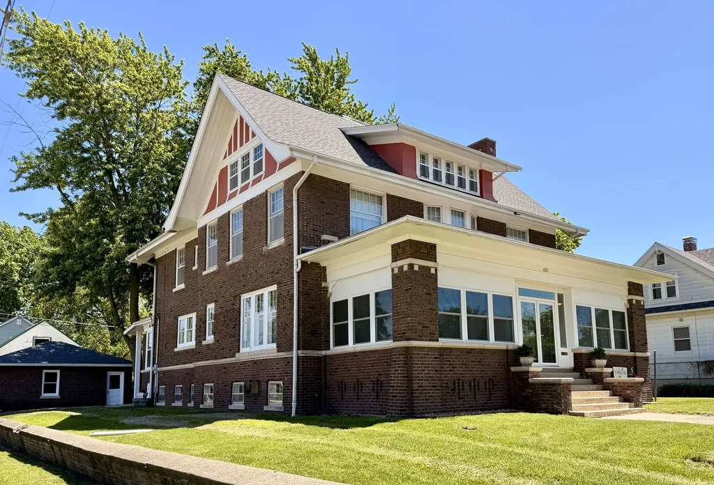 622 North Monroe Street Clinton IL 61727