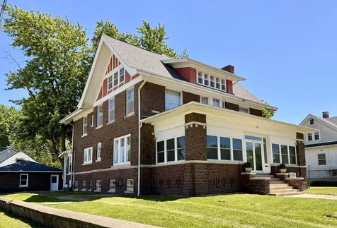 622 North Monroe Street Clinton IL 61727