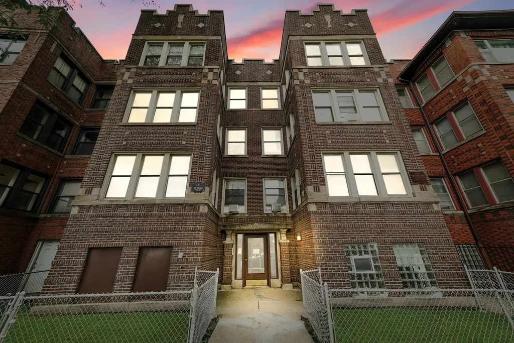 7220 South Yates Boulevard Chicago IL 60649
