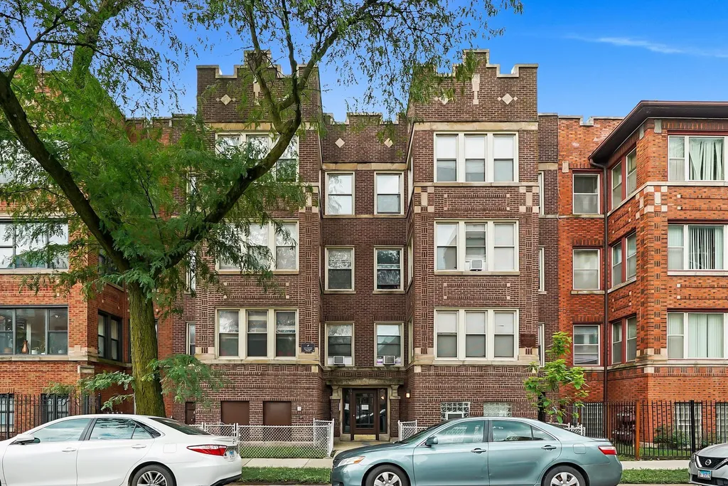 7220 South Yates Boulevard Chicago IL 60649