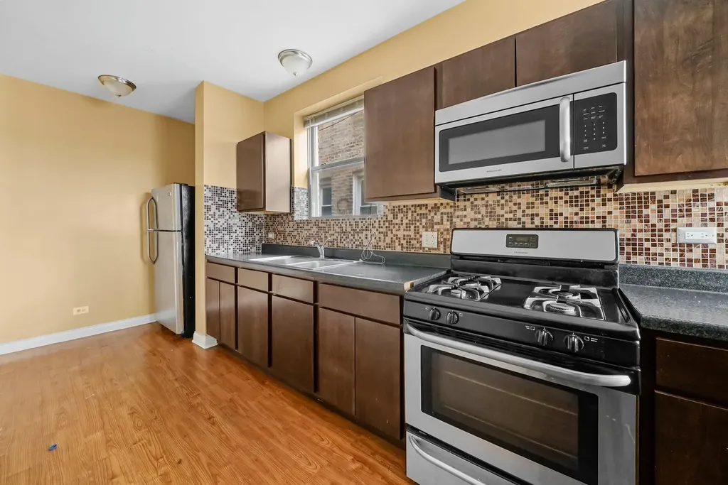 7220 South Yates Boulevard Chicago IL 60649