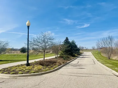 10465 Red Leaf Circle Lakewood IL 60014