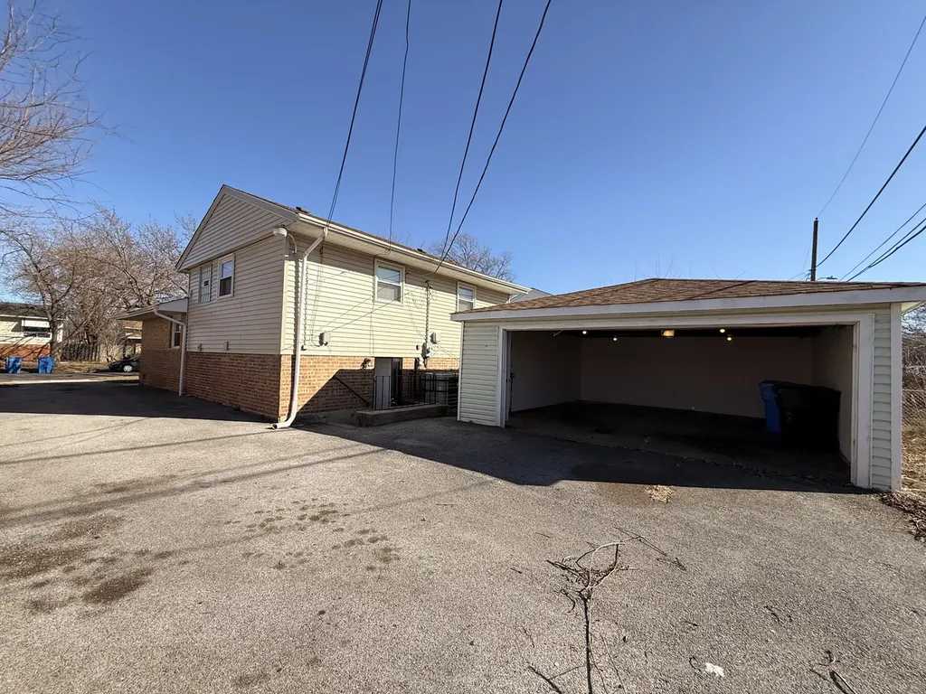 11742 South Racine Avenue Chicago IL 60643