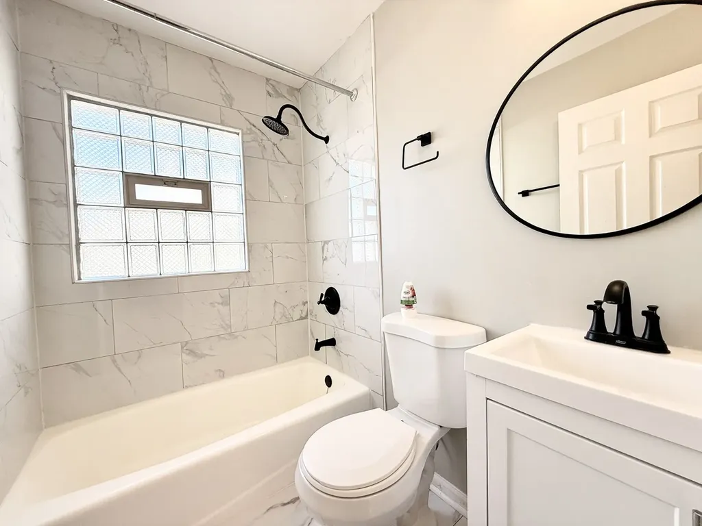 11742 South Racine Avenue Chicago IL 60643