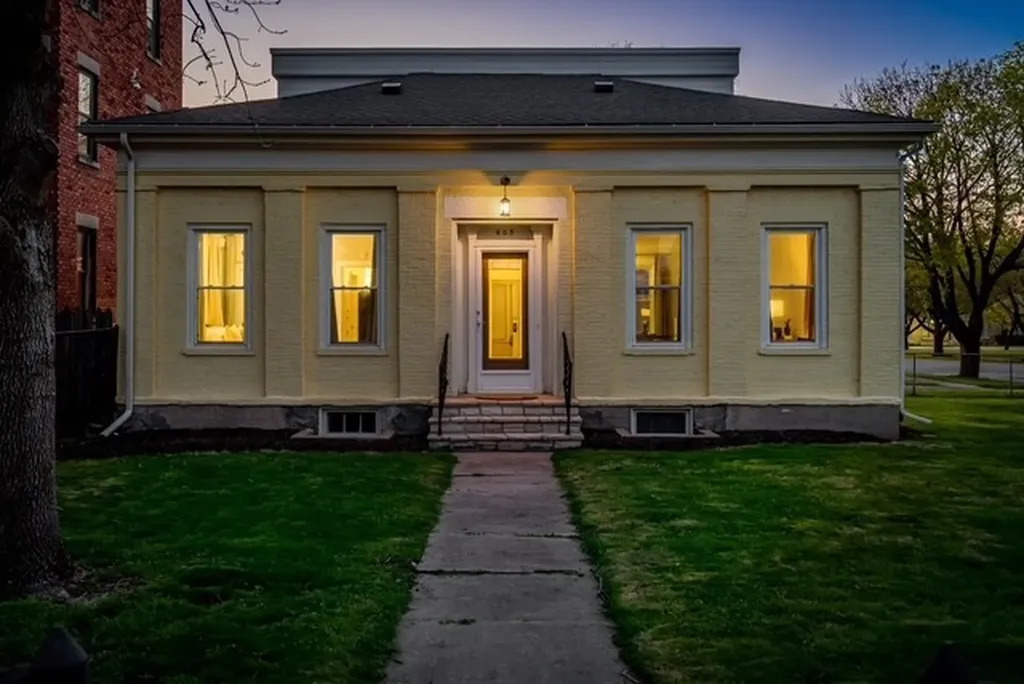 405 South 1st Street Rockford IL 61104