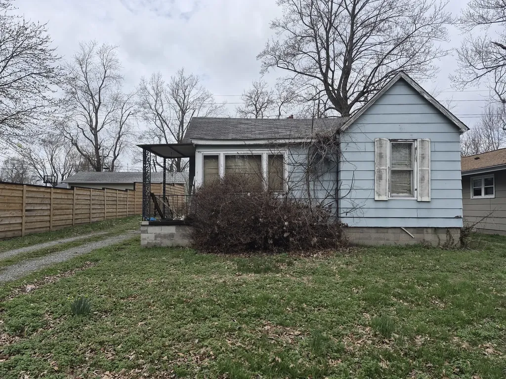517 S 6th Street Herrin IL 62948