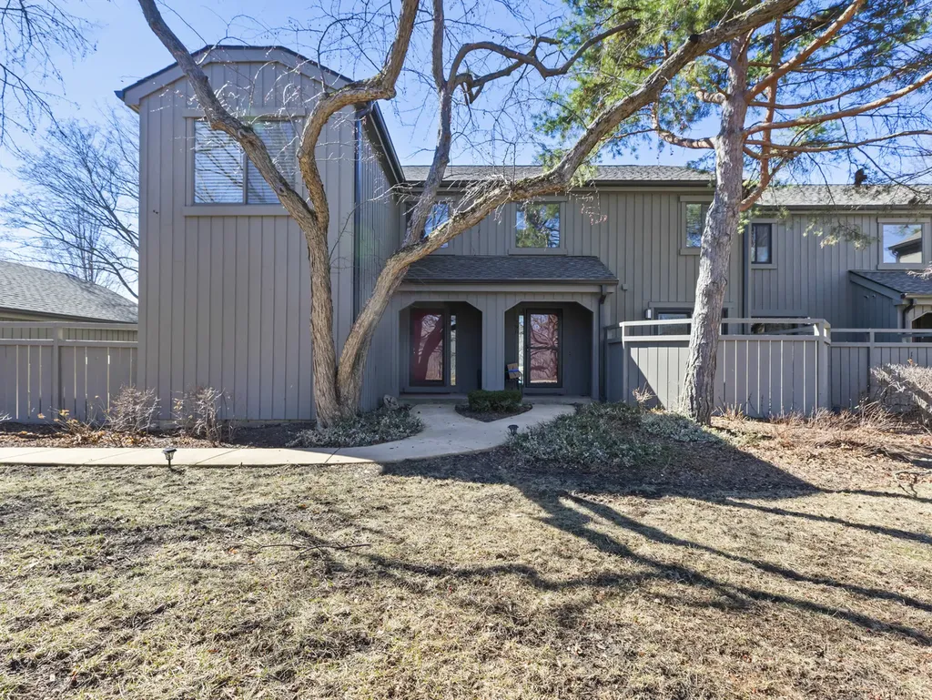 186 Shoreline Road Lake Barrington IL 60010