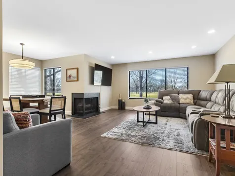 186 Shoreline Road Lake Barrington IL 60010