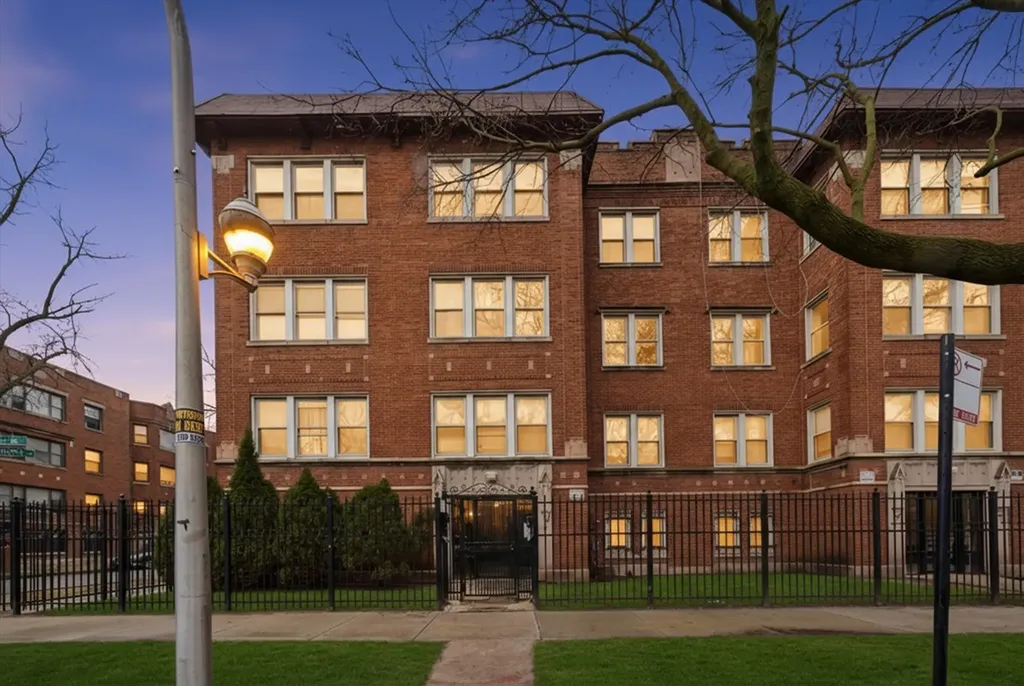 7601 South Essex Avenue Chicago IL 60649