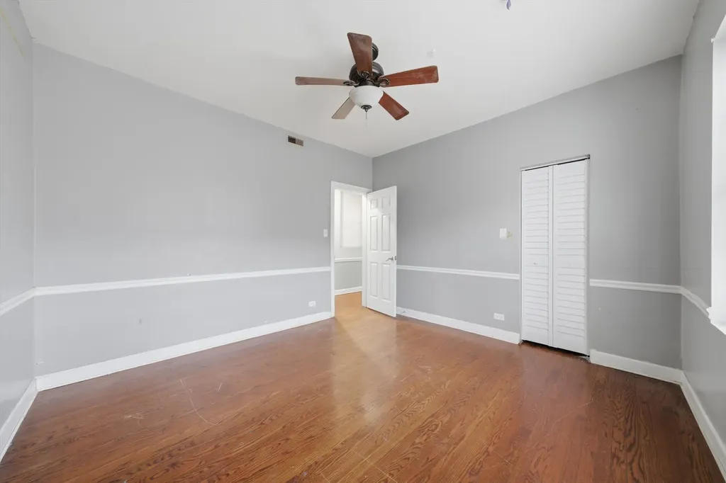 7601 South Essex Avenue Chicago IL 60649
