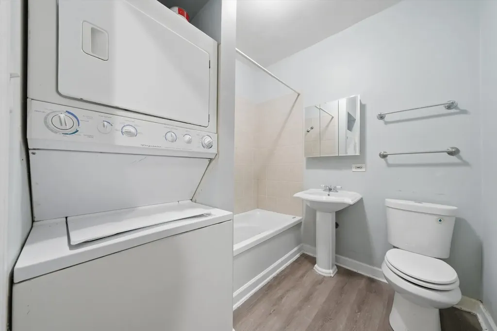 7601 South Essex Avenue Chicago IL 60649