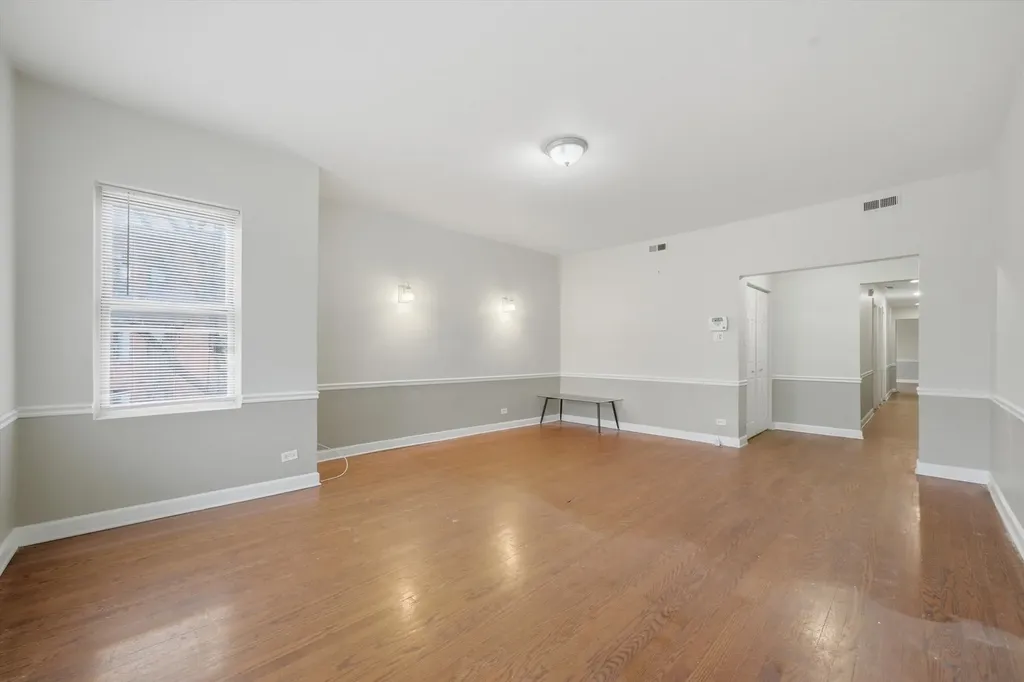 7601 South Essex Avenue Chicago IL 60649