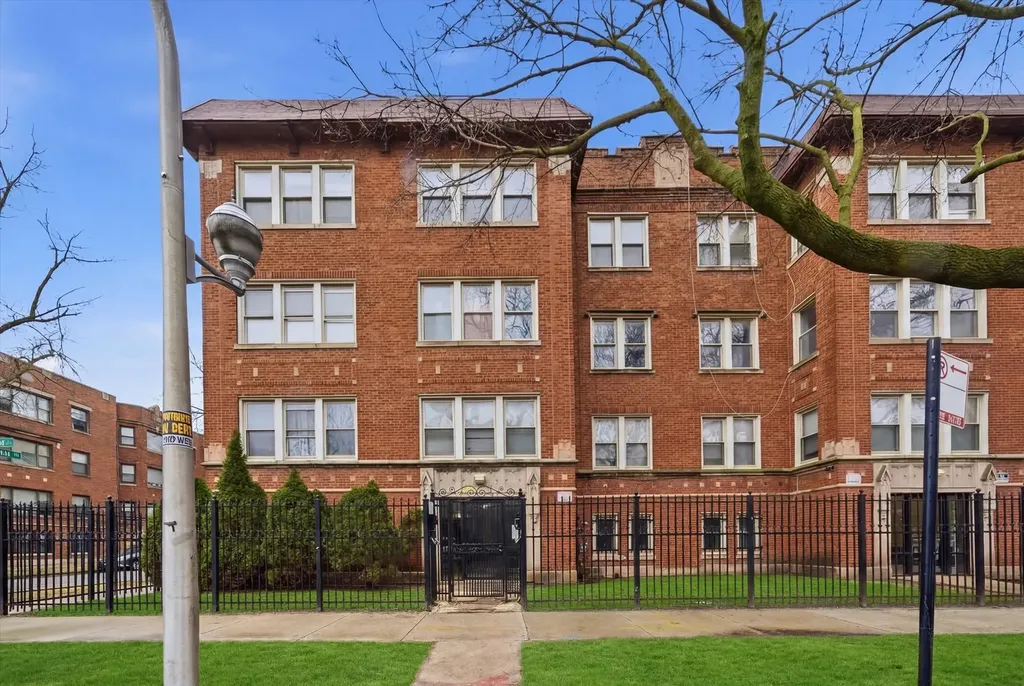 7601 South Essex Avenue Chicago IL 60649