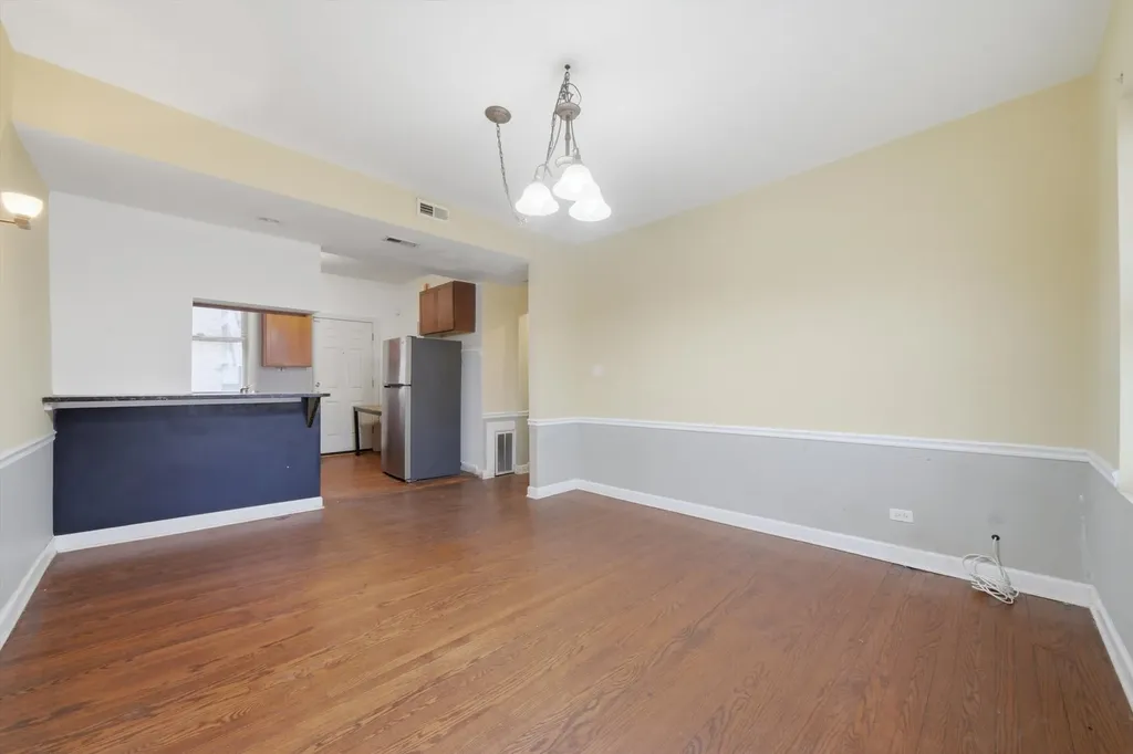 7601 South Essex Avenue Chicago IL 60649