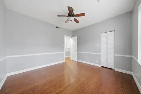 7601 South Essex Avenue Chicago IL 60649