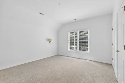 1546 Bobolink Circle Woodstock IL 60098