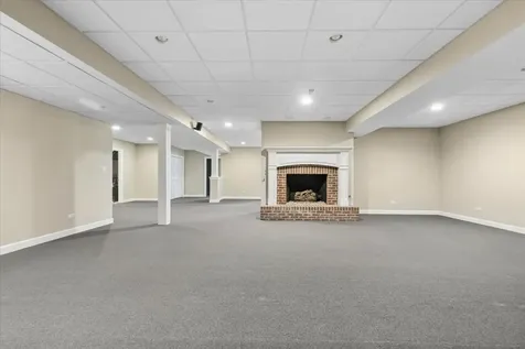 1546 Bobolink Circle Woodstock IL 60098