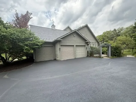 1546 Bobolink Circle Woodstock IL 60098