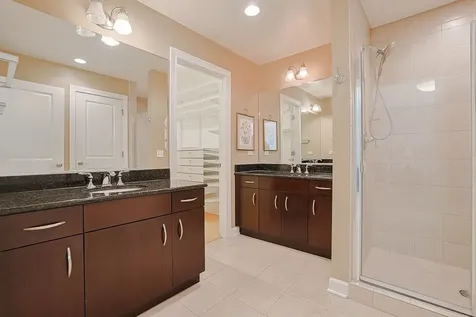 1909 Lynn Circle Libertyville IL 60048