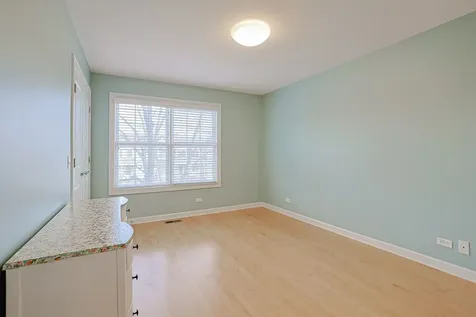 1909 Lynn Circle Libertyville IL 60048