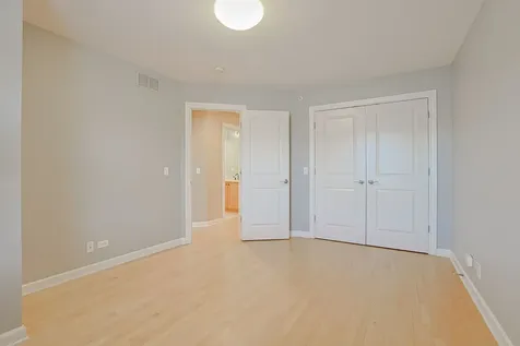 1909 Lynn Circle Libertyville IL 60048