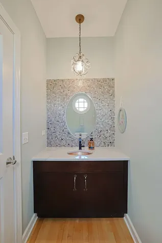 1909 Lynn Circle Libertyville IL 60048