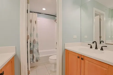 1909 Lynn Circle Libertyville IL 60048