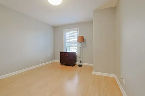 1909 Lynn Circle Libertyville IL 60048