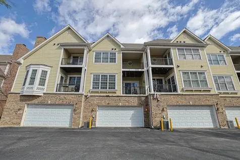 1909 Lynn Circle Libertyville IL 60048