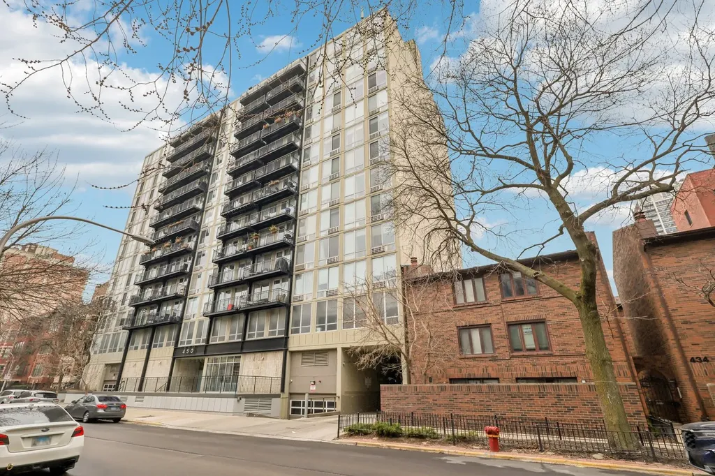 450 West Briar Place Chicago IL 60657