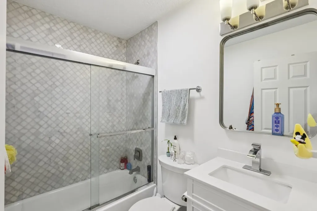 450 West Briar Place Chicago IL 60657