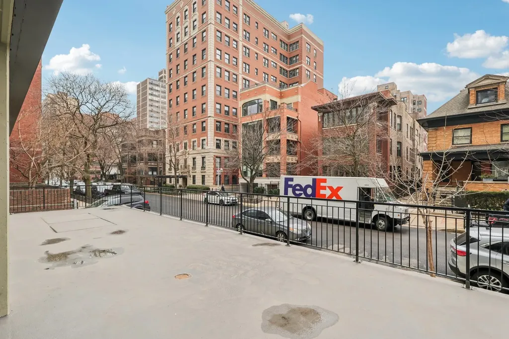 450 West Briar Place Chicago IL 60657