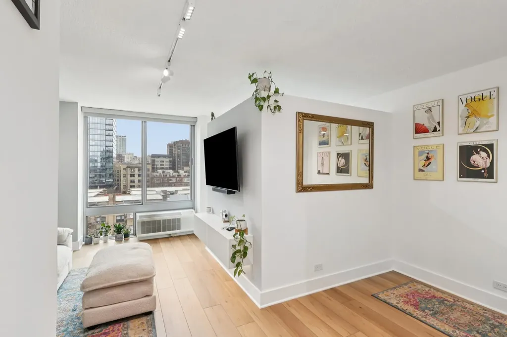 450 West Briar Place Chicago IL 60657