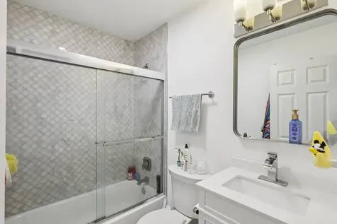 450 West Briar Place Chicago IL 60657