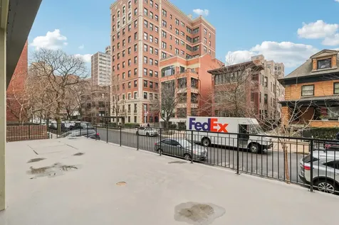 450 West Briar Place Chicago IL 60657