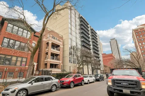 450 West Briar Place Chicago IL 60657