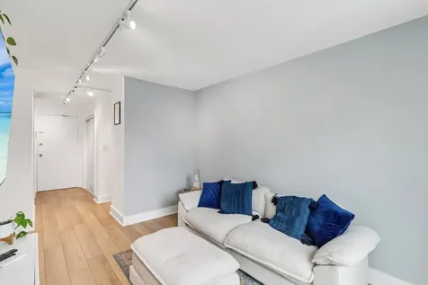 450 West Briar Place Chicago IL 60657