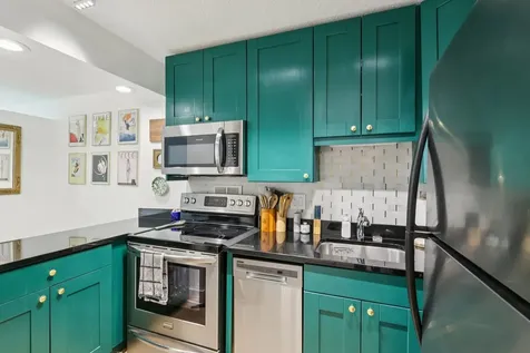 450 West Briar Place Chicago IL 60657