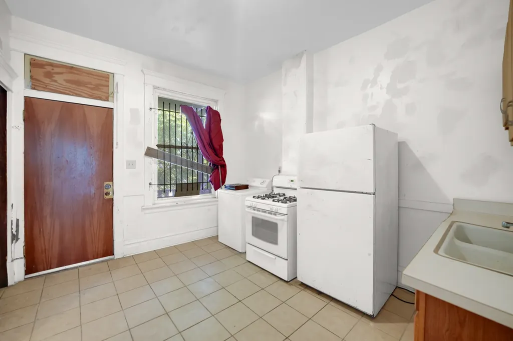 6045 South Peoria Street Chicago IL 60621