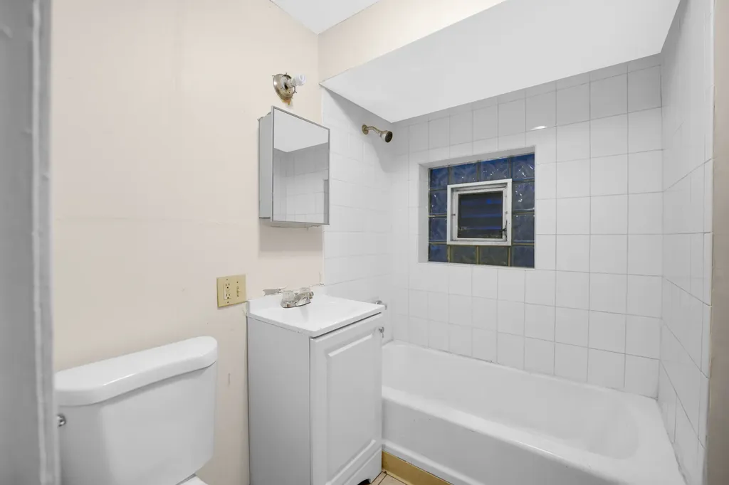 6045 South Peoria Street Chicago IL 60621
