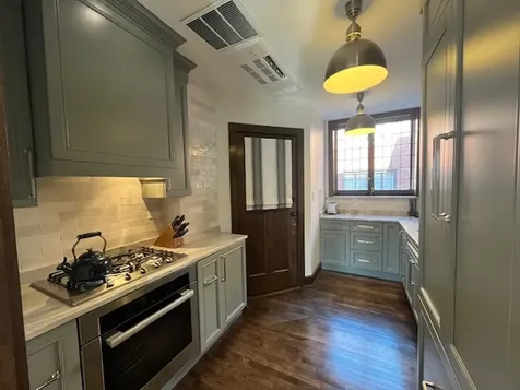 1372 East 57th Street Chicago IL 60637