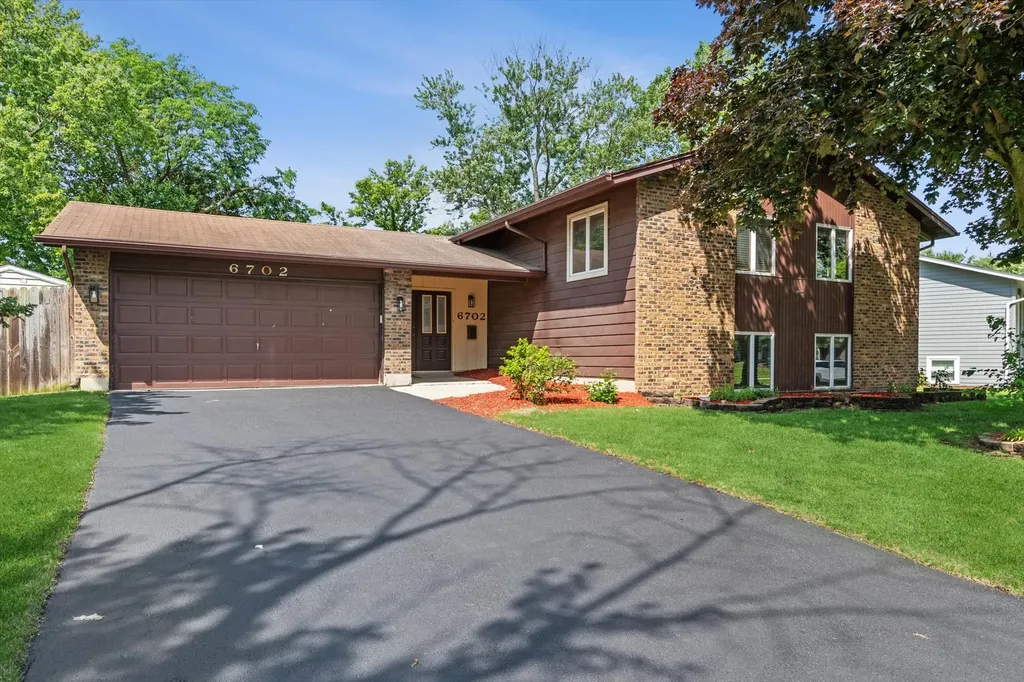 6702 Pershing Court Woodridge IL 60517
