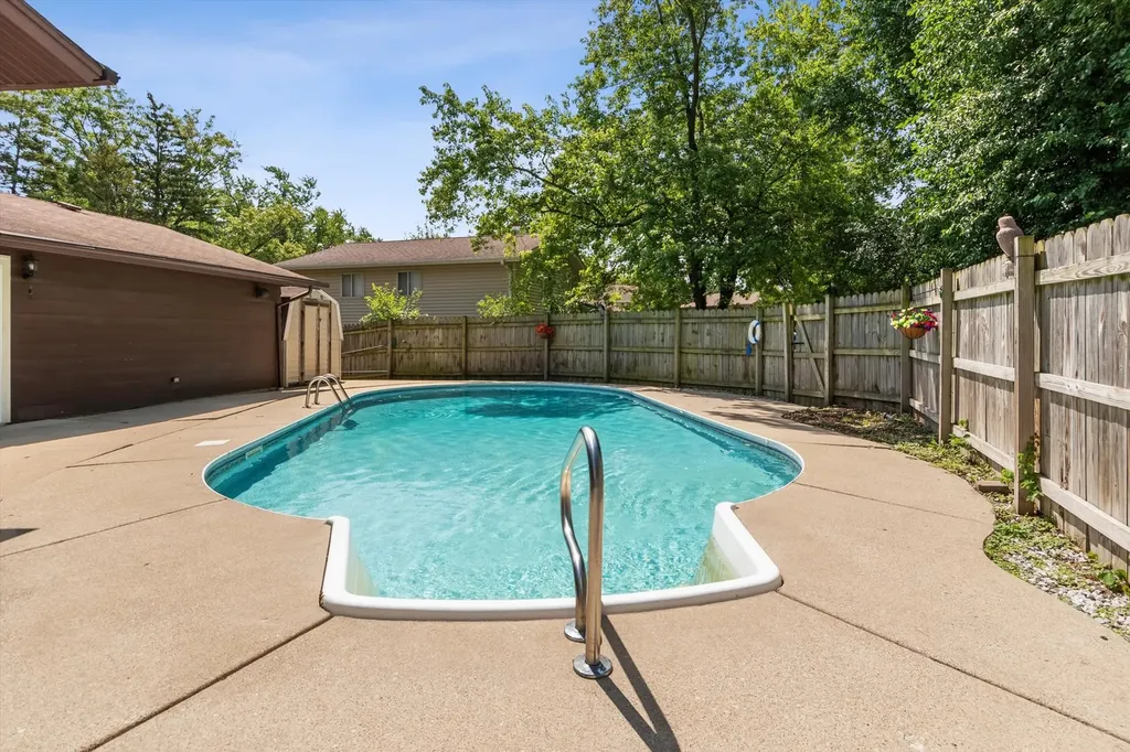 6702 Pershing Court Woodridge IL 60517