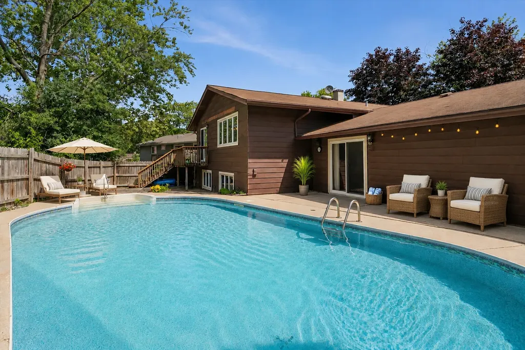 6702 Pershing Court Woodridge IL 60517