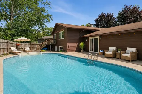 6702 Pershing Court Woodridge IL 60517