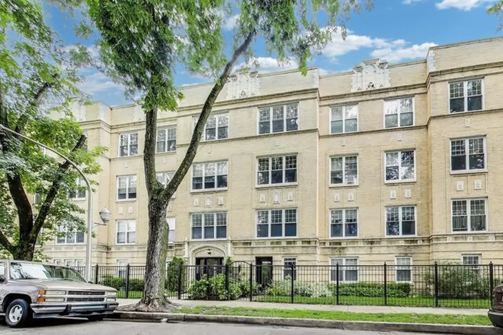 1910 West Chase Avenue Chicago IL 60626