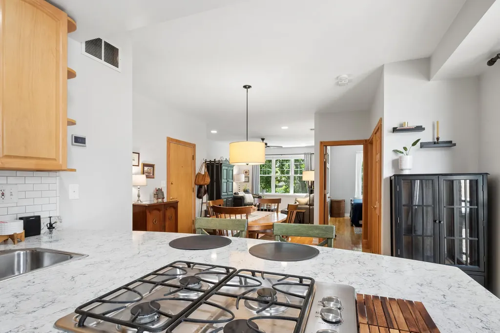 1910 West Chase Avenue Chicago IL 60626