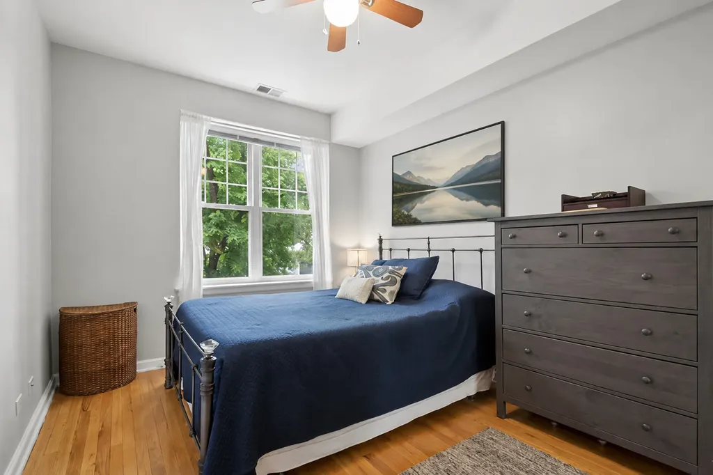 1910 West Chase Avenue Chicago IL 60626