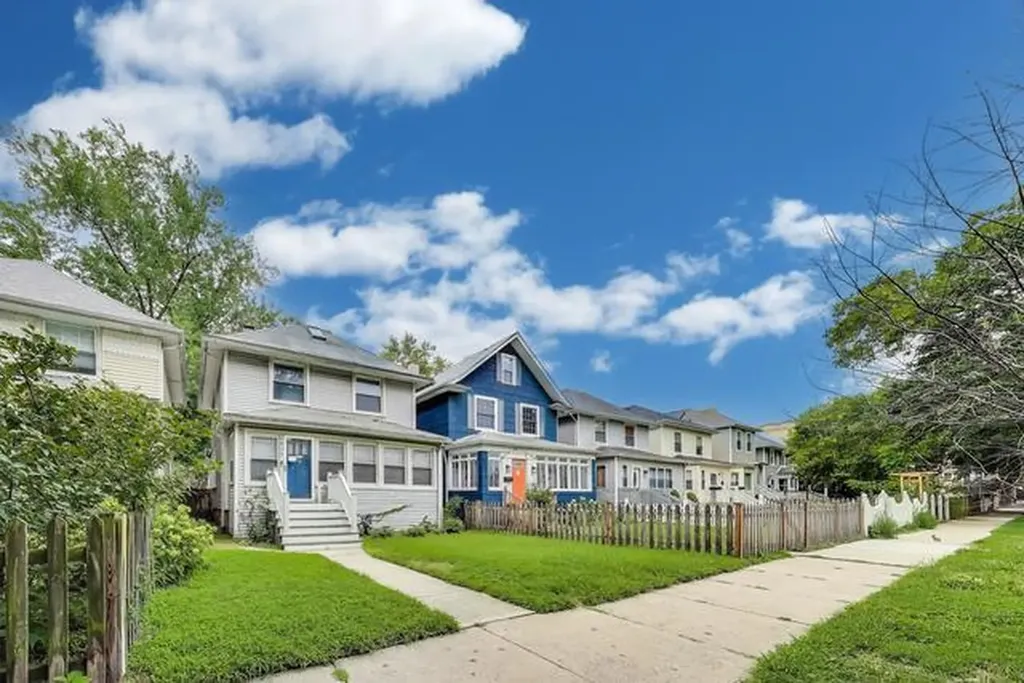 1910 West Chase Avenue Chicago IL 60626