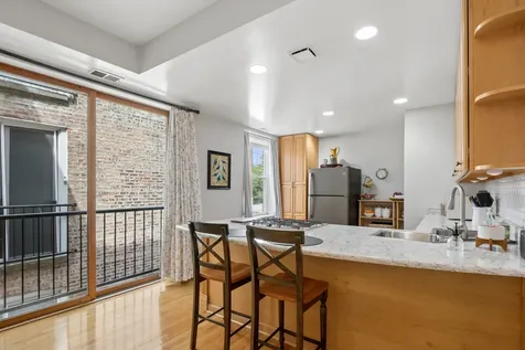 1910 West Chase Avenue Chicago IL 60626